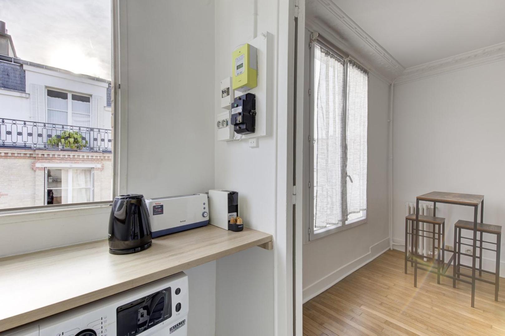 Apartment 568 Dulong - Superbe Parisien